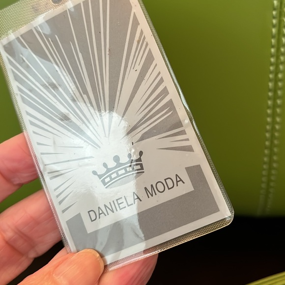 Gorgeous Lime Green all leather laptop bag/briefcase. - Picture 4 of 4